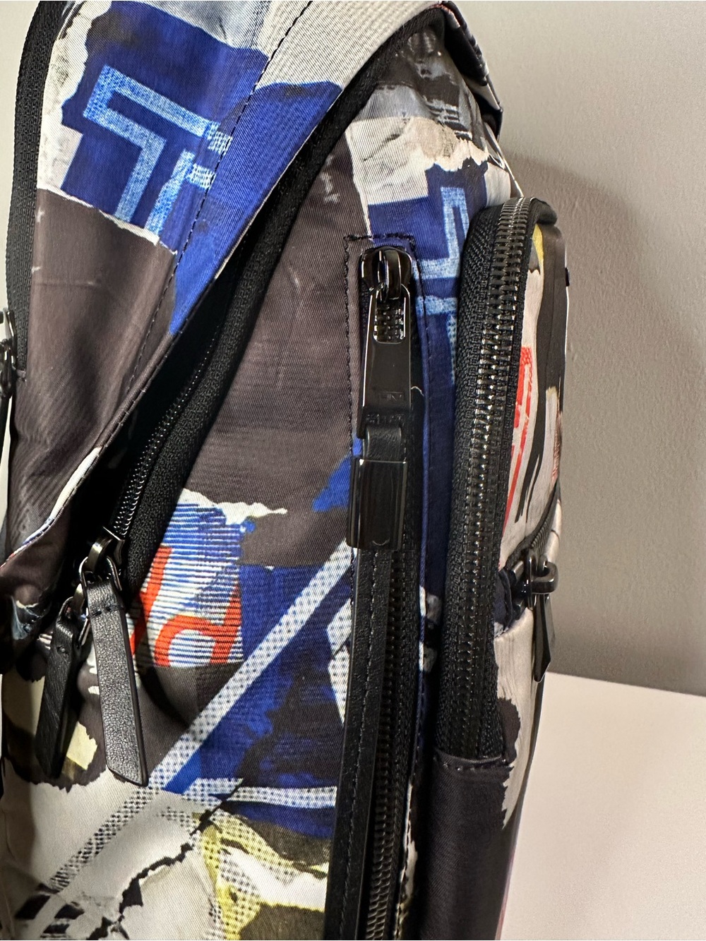 Stylish Multi-Color Graphic Backpack - Picture 4 of 9